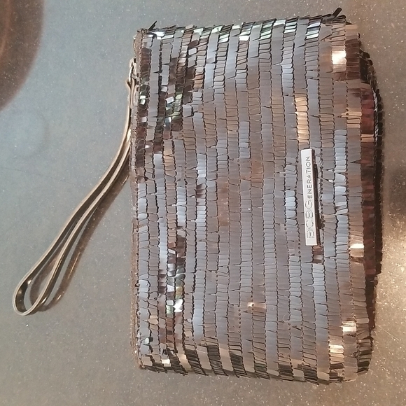 💕BCBGERATION💕 Sequin Wristlet Clutch ~ Black - Picture 1 of 6